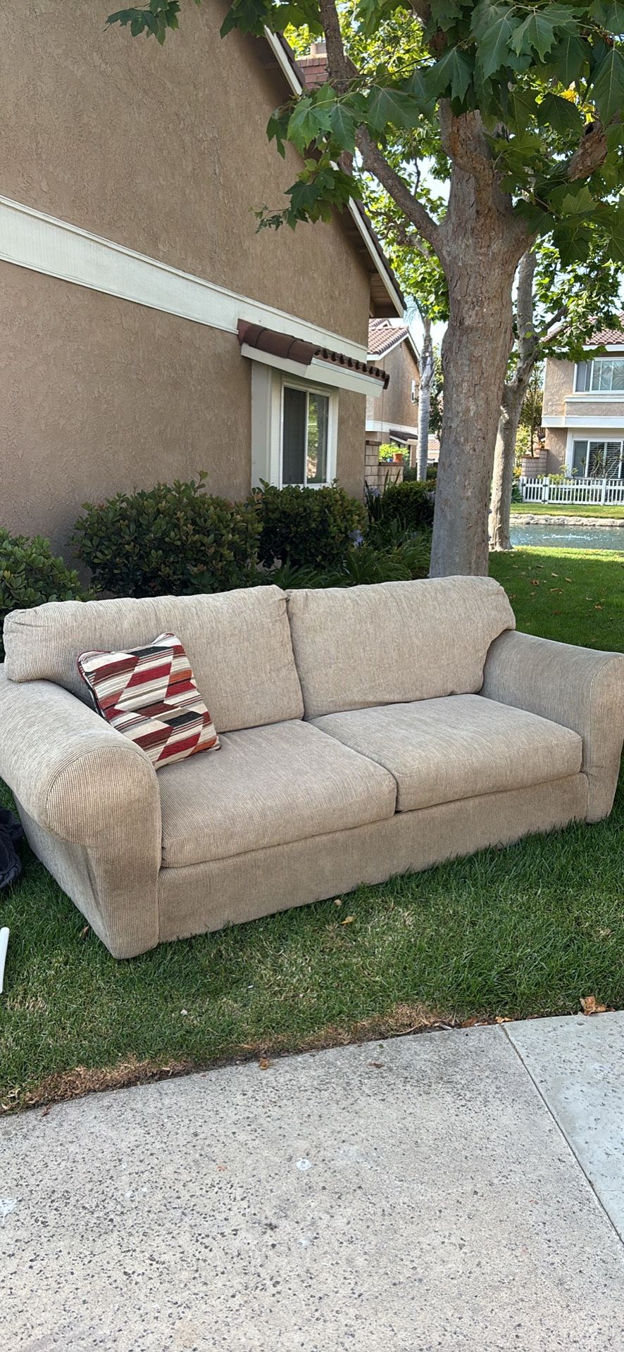 NICE COUCH FOR SALE