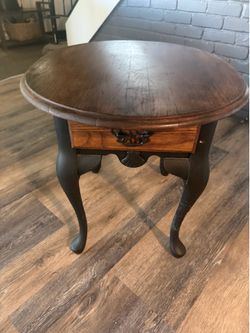 Round size Coffee table/ nightstand