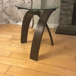 Raymour And Flanigan Accent/End Table