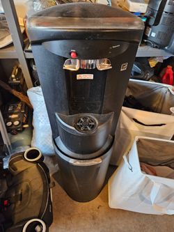 Free water dispenser