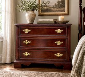 Vintage Bassett Furniture Solid Wood Bachelor’s Chest / Nightstand