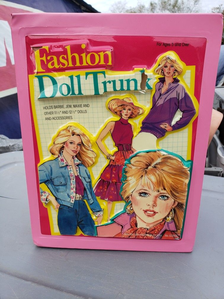 Vintage Fashion doll trunk