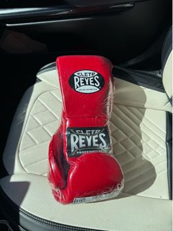 Cleto Reyes Red 14oz Lace