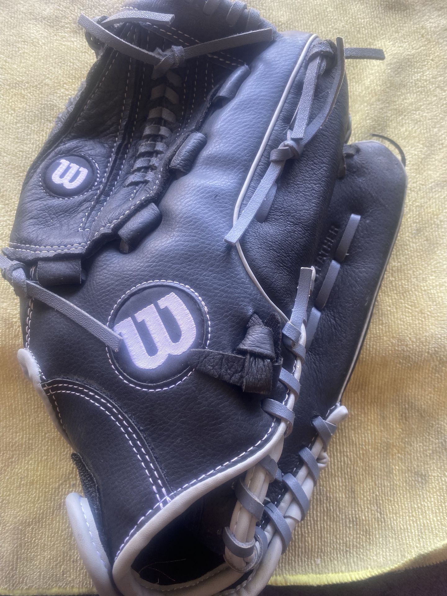 Wilson A360 Baseball Softball Glove 13" Genuine Leather RHT Black Gray