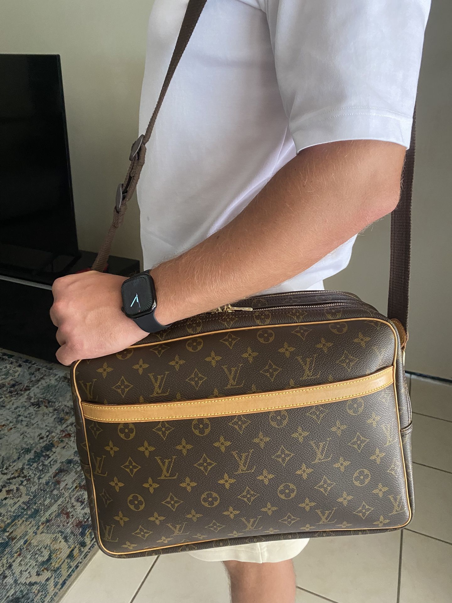 Louis Vuitton Reporter GM Monogram Canvas Crossbody Travel Bag