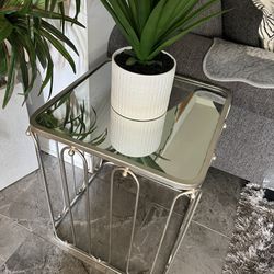 Side Mirrored Table 