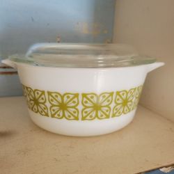 Vintage Mid Century Pyrex Green Verde Square Flowers 1 Qt 