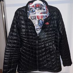 North Face thermoball XL Women’s jacket with comic book lining