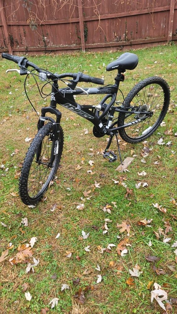 24" Hyper Havoc Mountain Bike 21-Speed, Aluminum Frame, Dual Suspension (Retail at Walmart 200$)