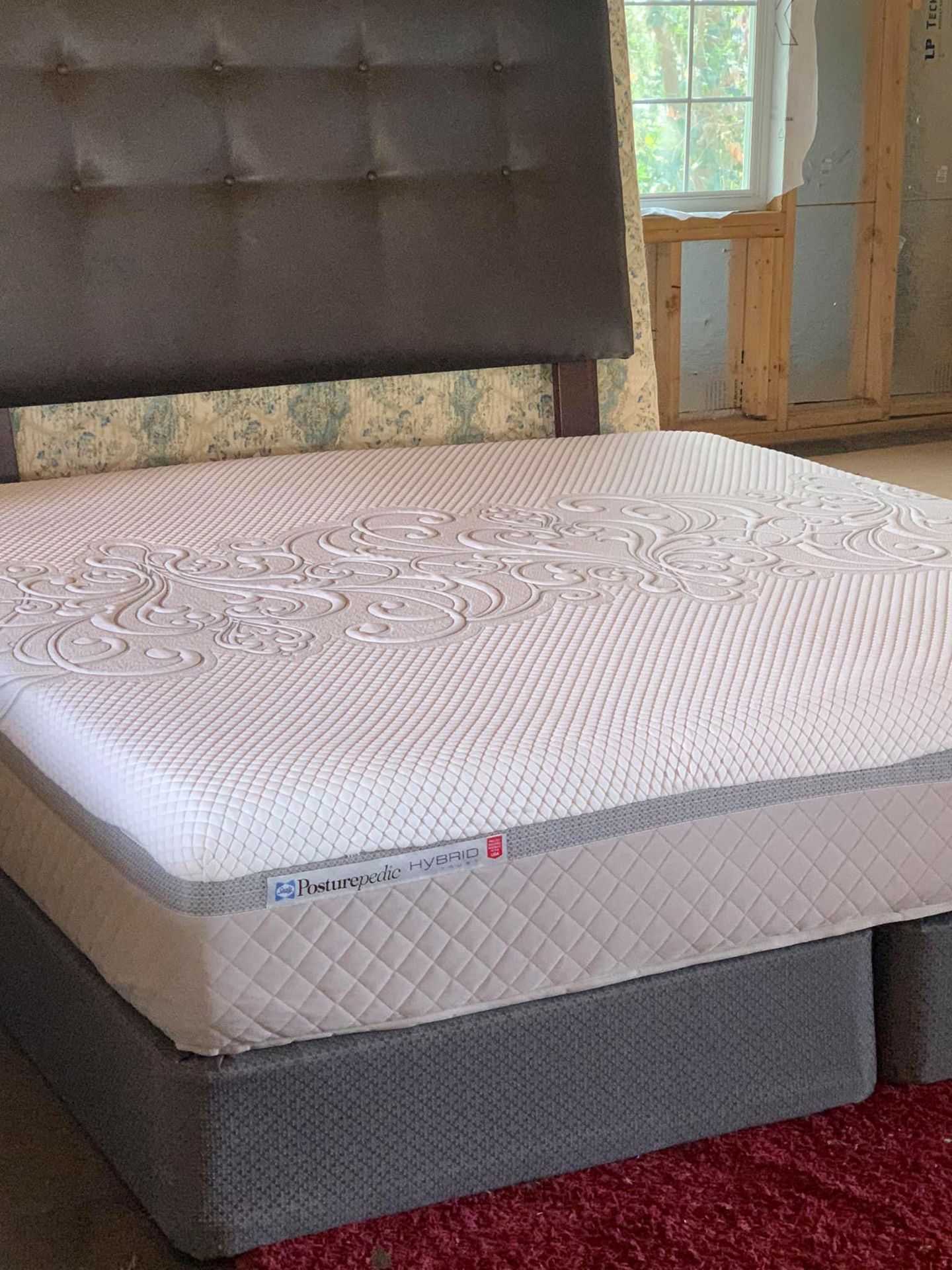 USED KING SIZE MEMORRY FOAM HYBRIDS SEALY POSTUREPEDIC MATTRESS WITH