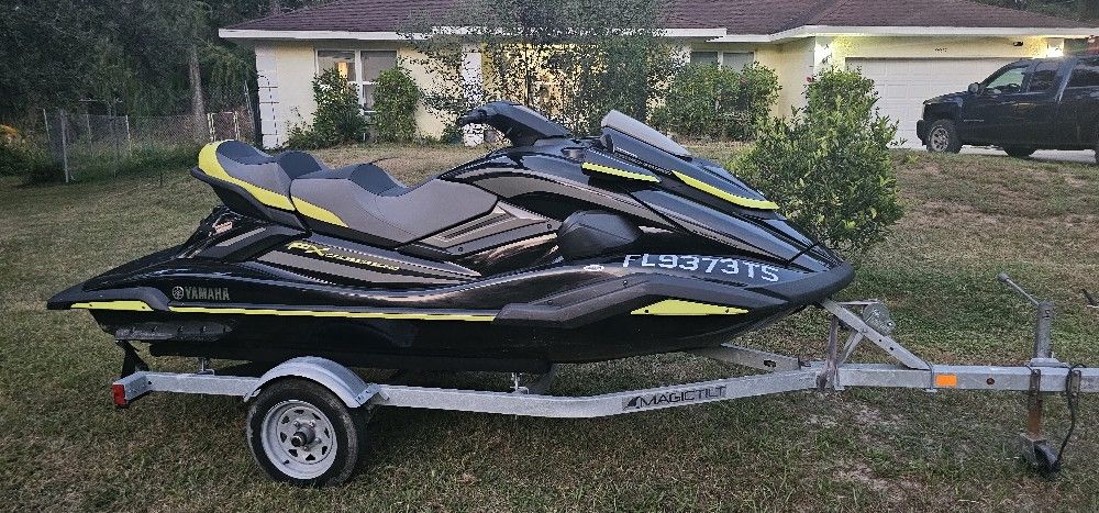 2023 Yamaha WaveRunner Supercharged FX Cruiser SVHO