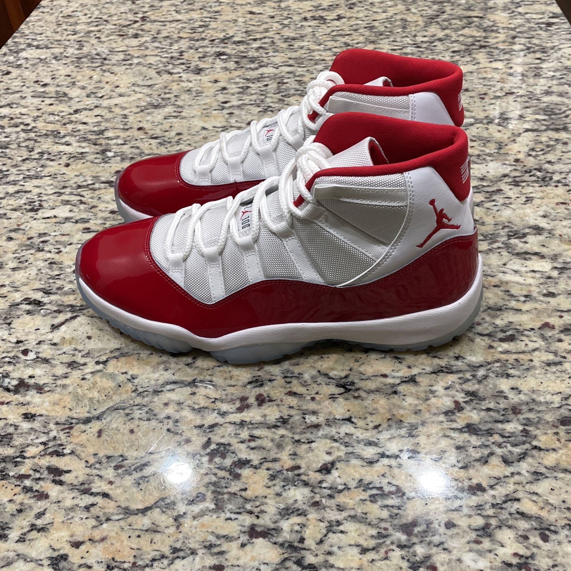 Jordan 11 Varsity Red Sz 13 men’s 