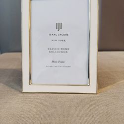 One 5x7 White & Gold Picture Frame 