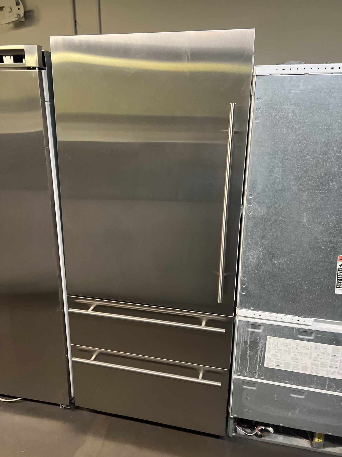 Viking 36”Wide 7Series Built In Bottom Freezer Refrigerator 