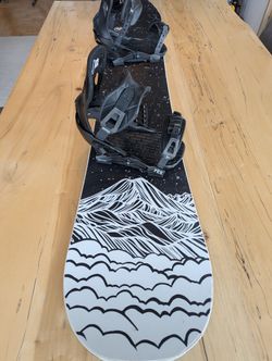 Never Summer Snowtrooper 162 snowboard w/ large YES bindings / Dakine stomp pad