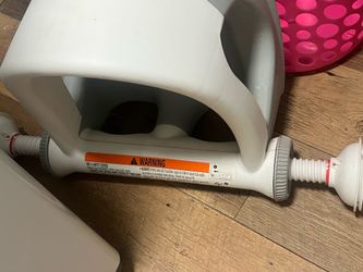 Baby bath tub seat
