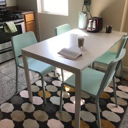 Kitchen Table+chairs+rug