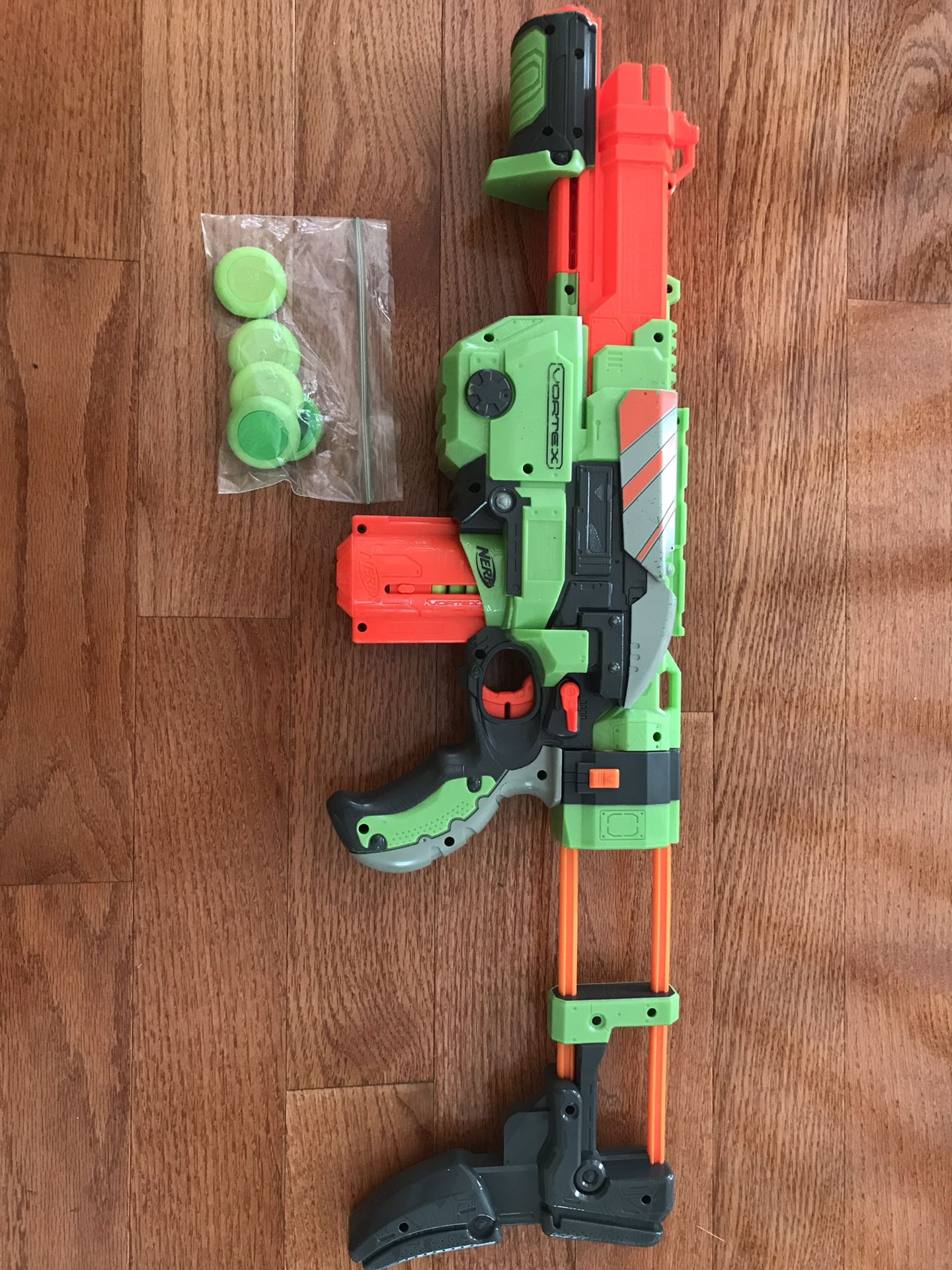 Nerf gun with disk amo