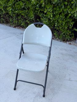 4 plastic/ metal folding chairs