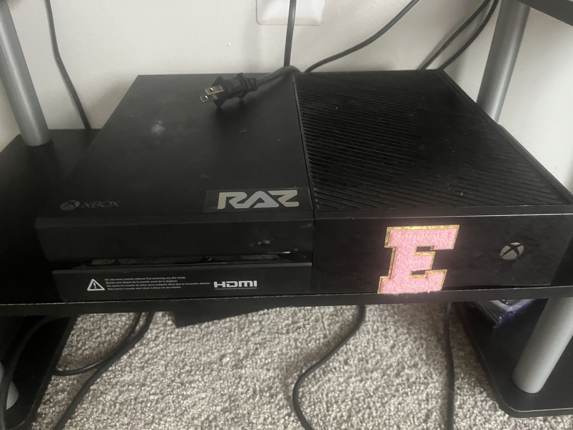 x box one with 2 controllers