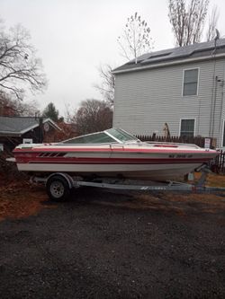 Boat and trailer 1987 Sea Ray does not run thus the price