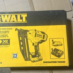 Dewalt 16 Ga Angled finish nailer kit