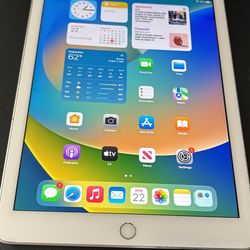 iPad 5 128gb. Cellular! Like New And Unlocked! 