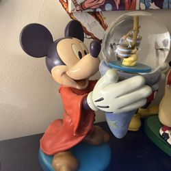 Disney fantasia Mickey sorcerer big fig statue snow globe