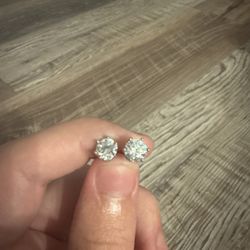 Men’s Moissanite Stud Earrings 1 Ct