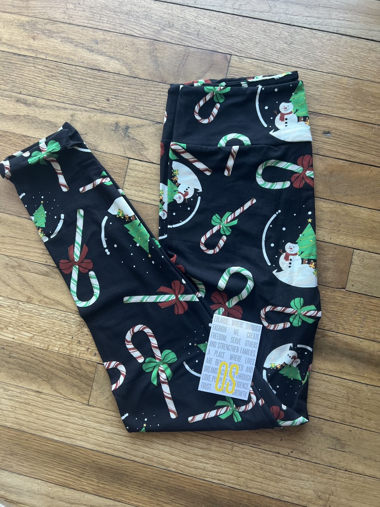 NWT LuLaroe Leggings is OS Christmas