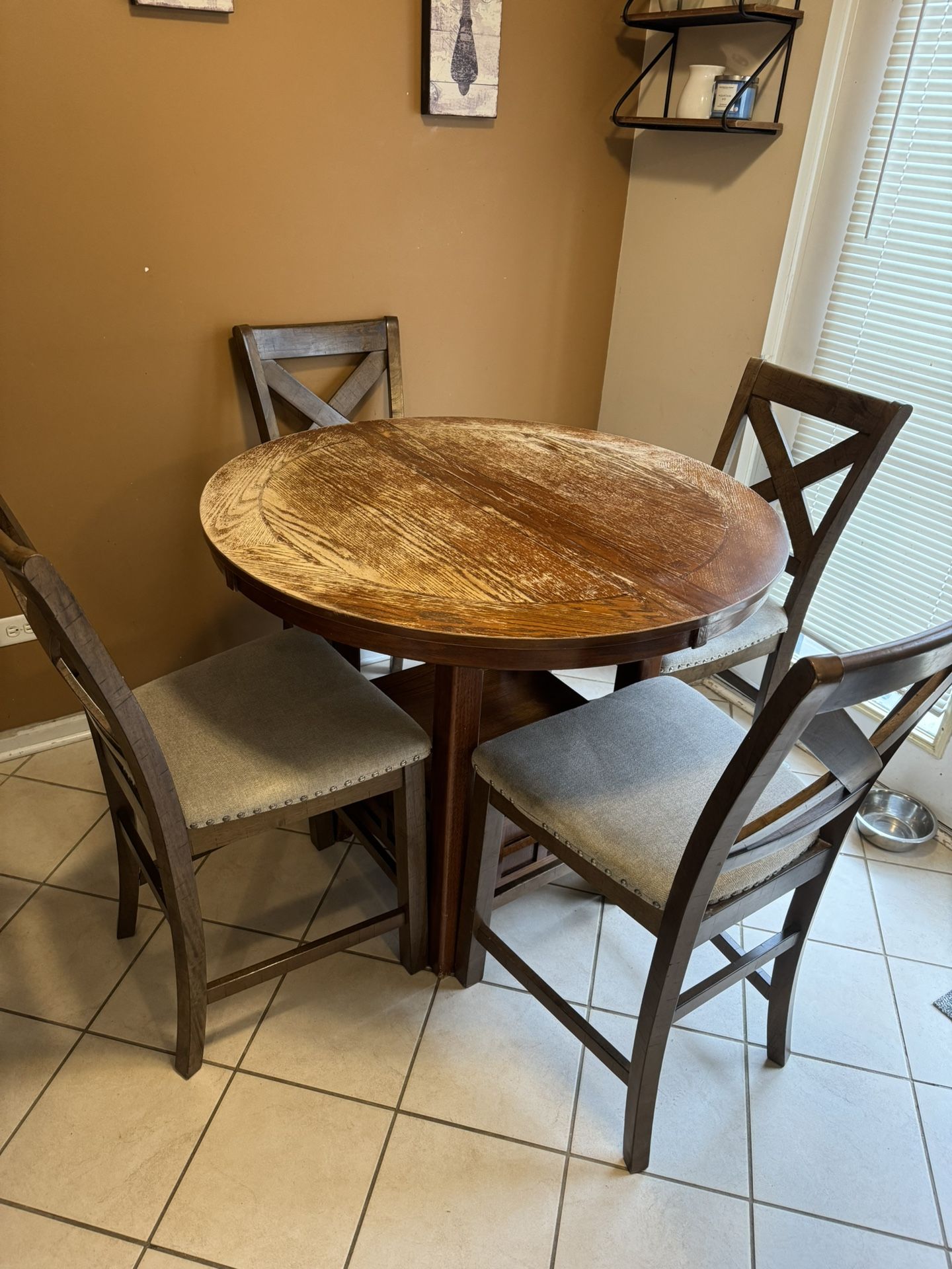 Kitchen Table & Chairs