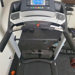PROFORM PRO 2000 TREADMILL LIKE NEW DELIVERY