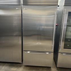 SUB ZERO 36”WIDE BUILT IN STAINLESS STEEL BOTTOM FREEZER 
