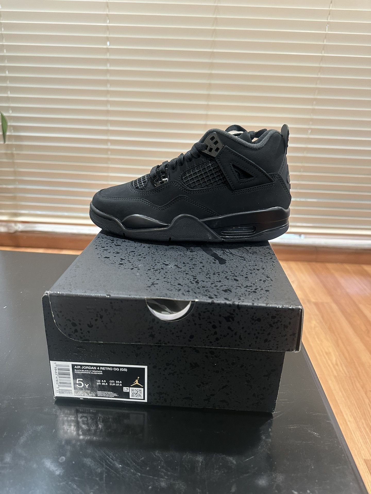 Jordan 4s Black Cats GS size 4.5 y