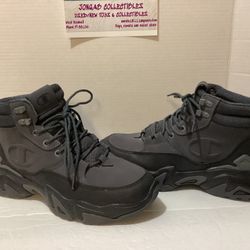 Men’s Champion Hiking Boots. (size10)