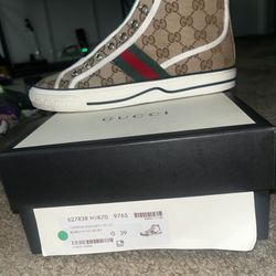 Gucci Sneakers Size G39 $400