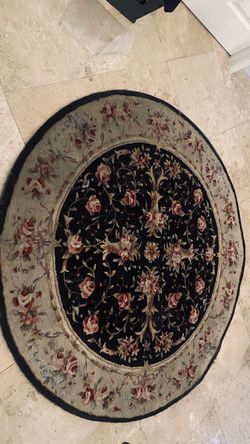Wool circular rug
