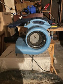 Electric floor and carpet dryer