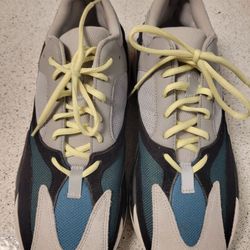 Perfect Condition Yeezy Booat 700 Wave runners 