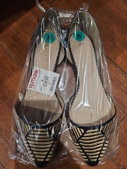 Women's shoes size 8