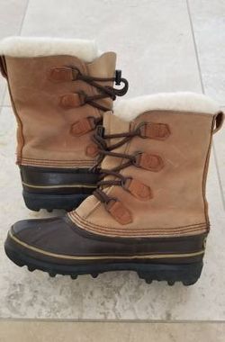 Sorel Caribou Bighorn Snow Boots Mens 8, barely Used, Retail $190