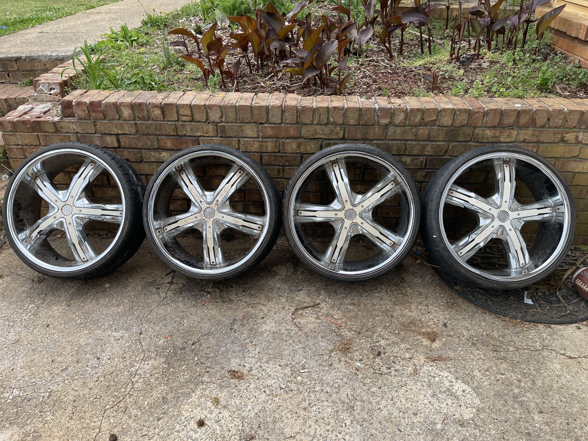 22” Massive rims universal 5 lug for Sale in Morrow, GA - OfferUp