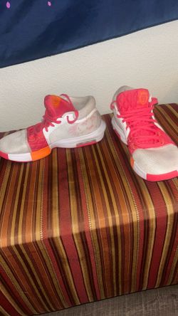 Nike LeBron Witness 8 "Dunkin' Donuts