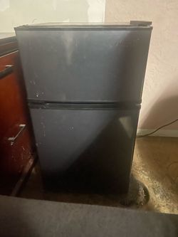 Arctic King / Avanti 3.1 - 3.2 Cu Ft Double Door Mini Fridge with Separate Freezer $90 OBO