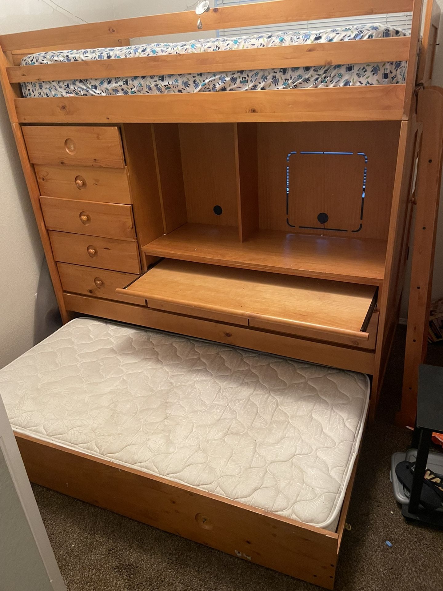 Twin Beds Bunk Bed w/dresser Bottom Hide-a-bed