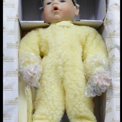 ASHTON-DRAKE “MOMMY I’M SLEEPY" VINTAGE PORCELAIN DOLL WITH COA, TAG, BOX