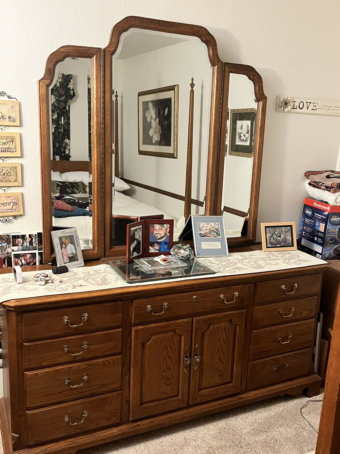Thomasville Queen Bedroom Set