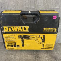 DEWALT 1-1/8” SDS PLUS ROTARY HAMMER KIT D25263K