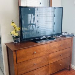 Queen Bedroom Set - 6 Piece