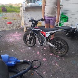 Kdz  runs electric dirt bike